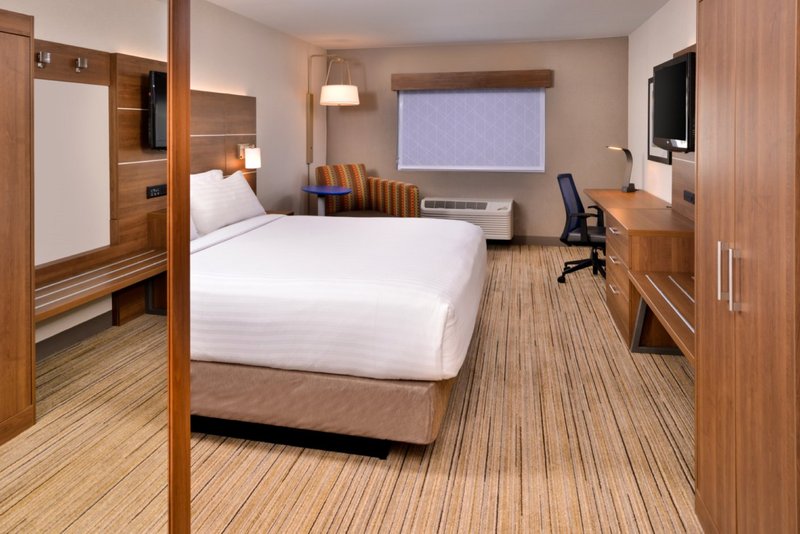 1 KING BED NONSMOKING