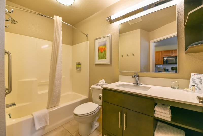 1 QUEEN BED STUDIO SUITE NONSMOKING