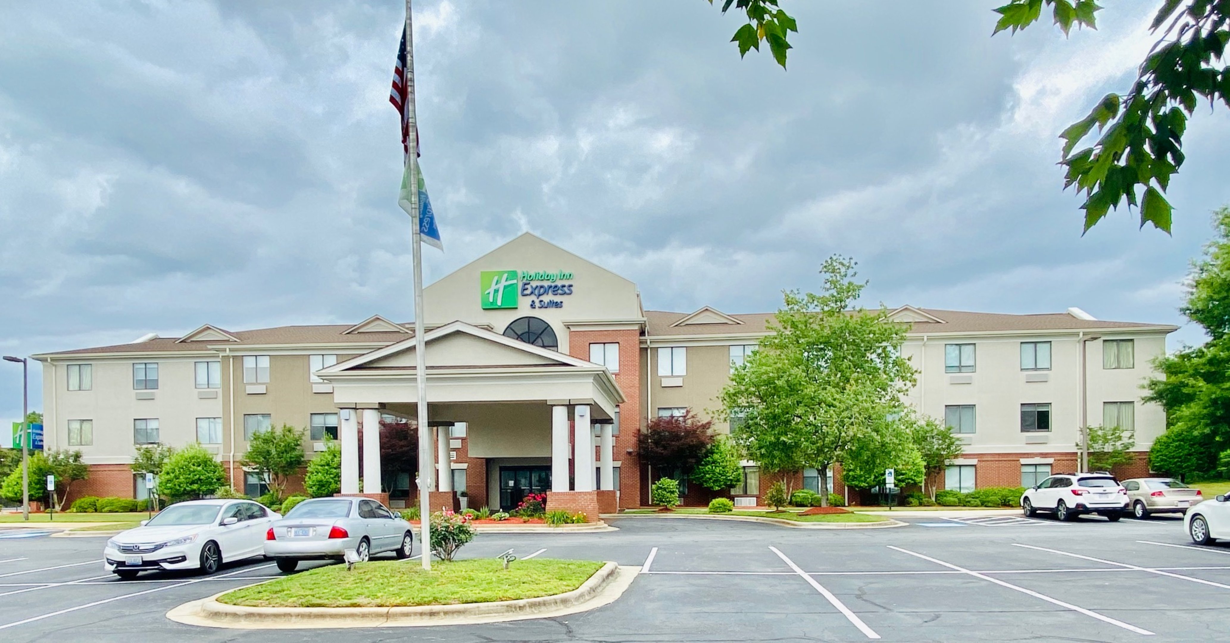 Holiday Inn Express & Suites Reedsvile