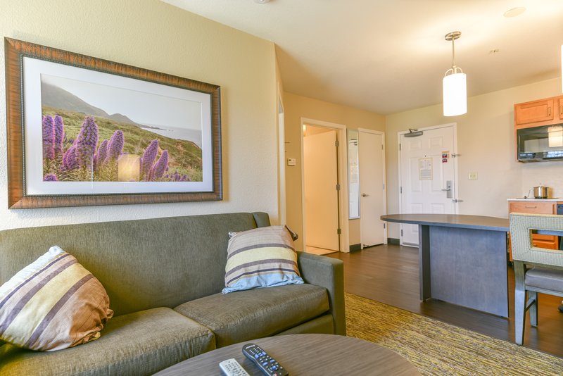 CANDLEWOOD SUITES MEDFORD