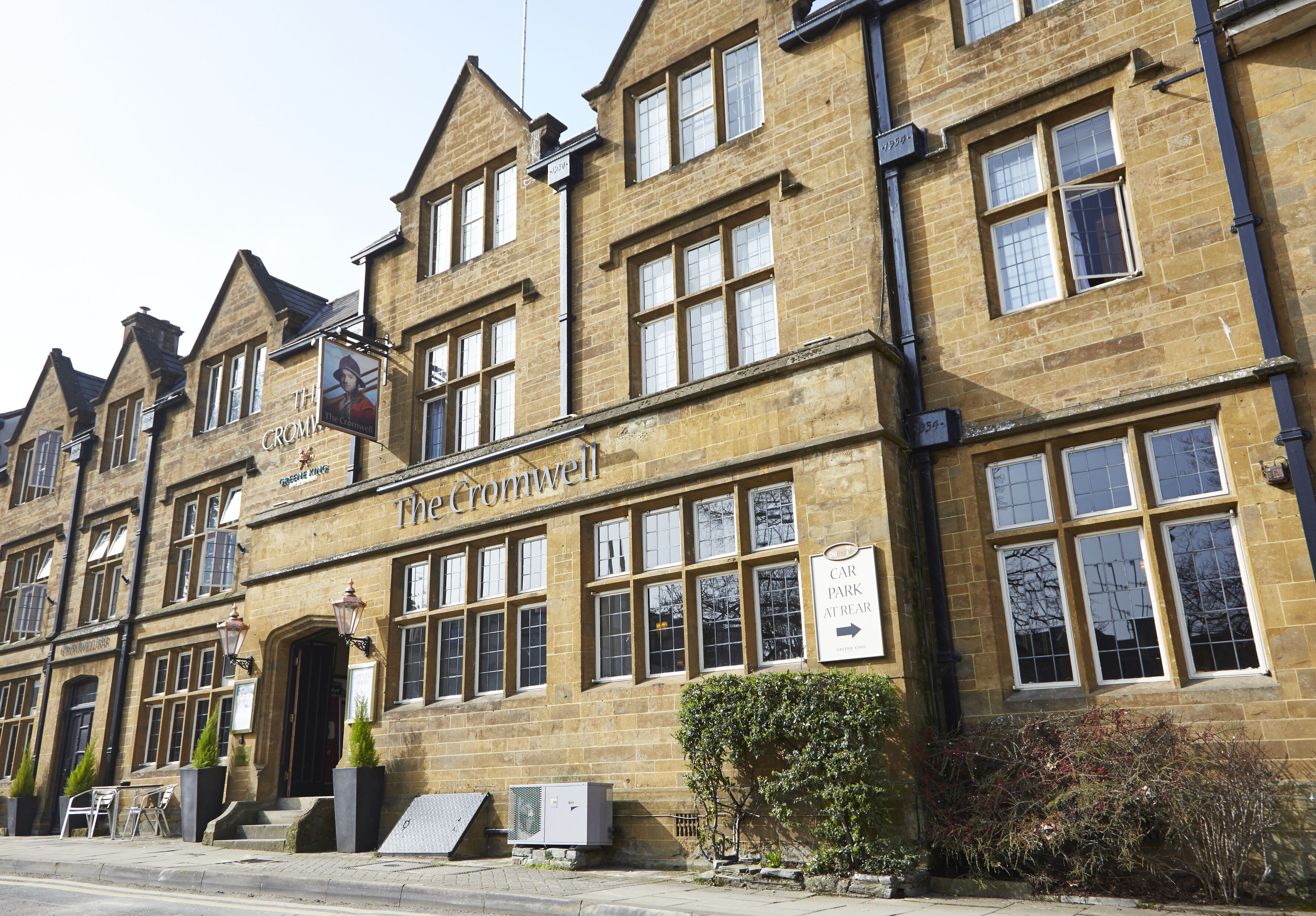 Cromwell Lodge