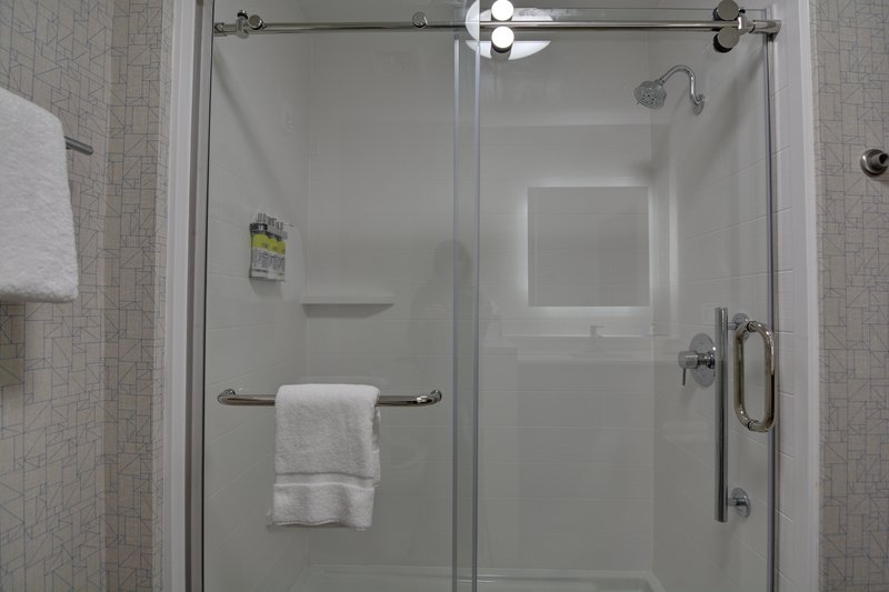 Holiday Inn Express and Suites Greenville – Taylors