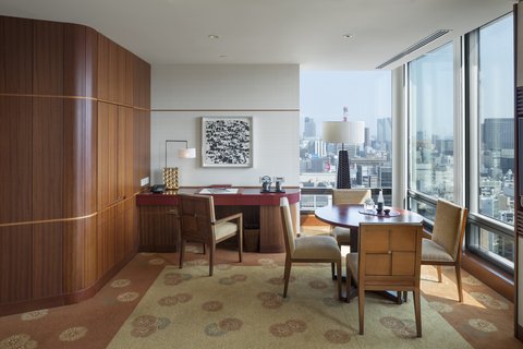 Executive_Suite_Dining_Area2.jpg