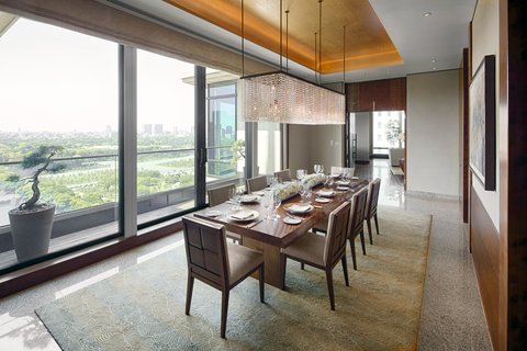 The_Peninsula_Suite_Dining_Room.jpg