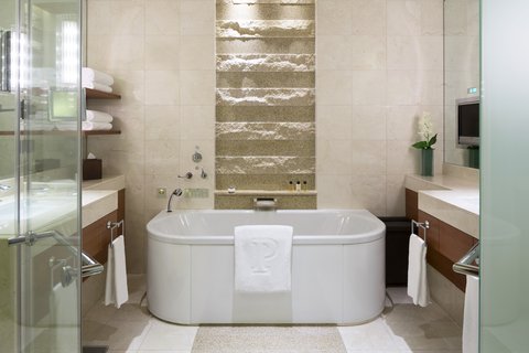 Standard_Room_Bathroom.jpg