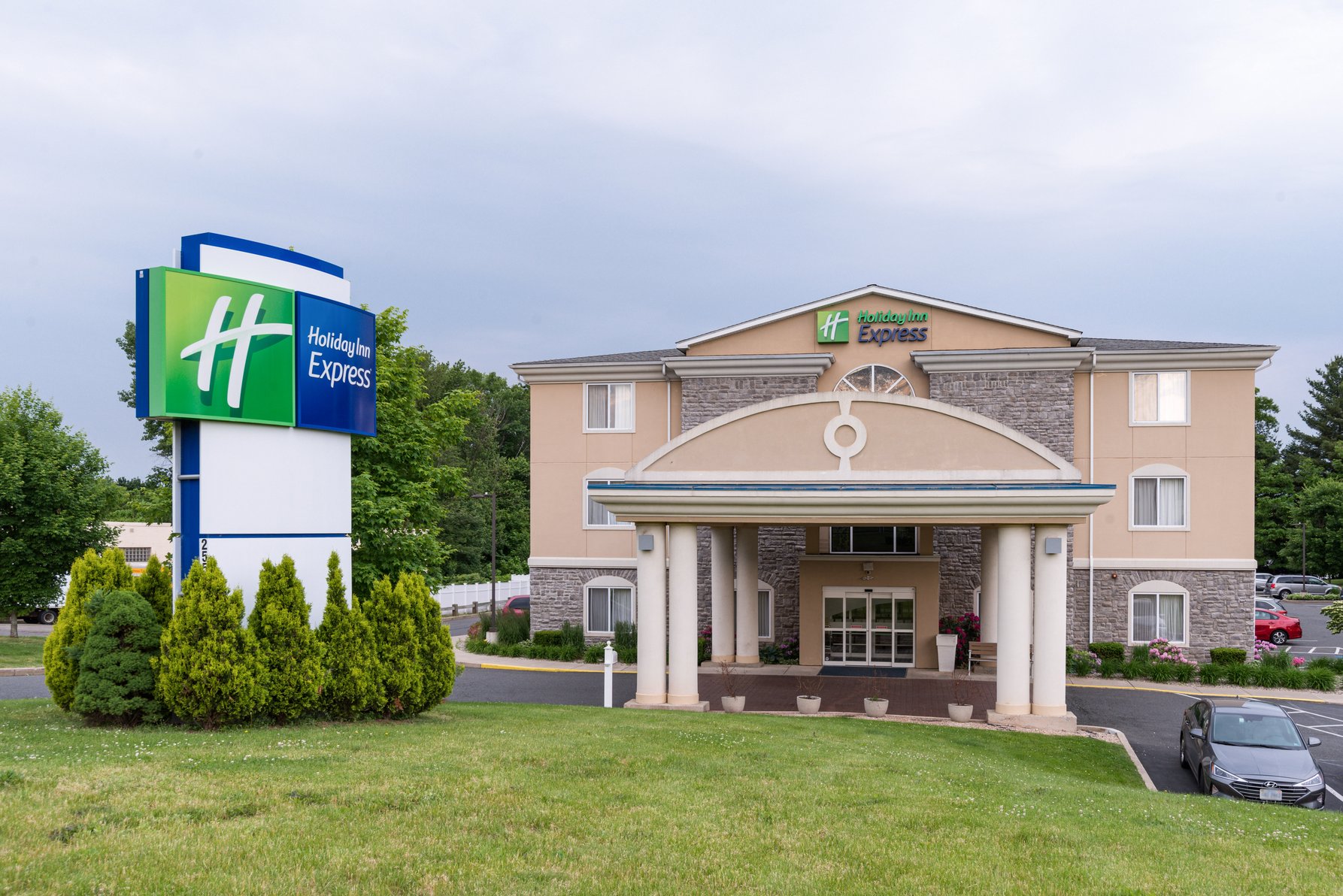 Welcome to the Holiday Inn Express Newington- Hartford! 