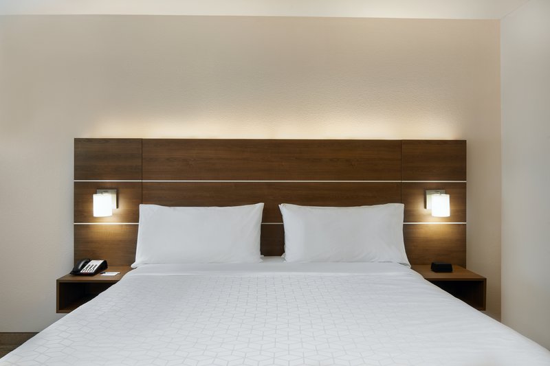 HOLIDAY INN EXP STES WARRINGTO