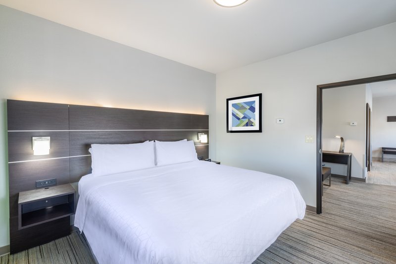 HOLIDAY INN EXP SUITES GUYMON