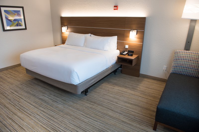 Holiday Inn Express and Suites Louisville N – Jeffersonville