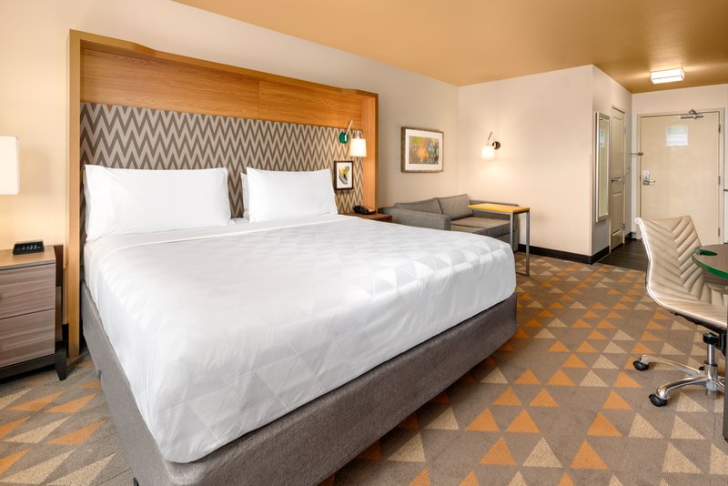 1 KING BED LEISURE NONSMOKING
