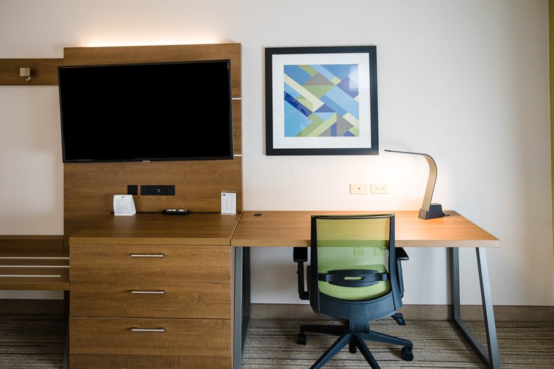 HOLIDAY INN EXP STES FARRAGUT