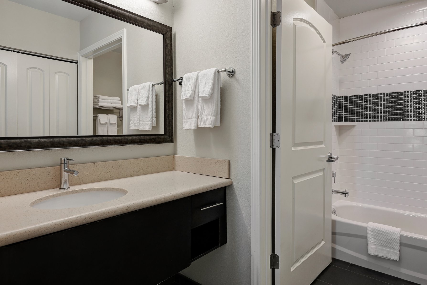 Staybridge Suites Washington D.C.- Greenbelt Room Type - 2 Queen 1 Bedroom Suite Sofa Bed