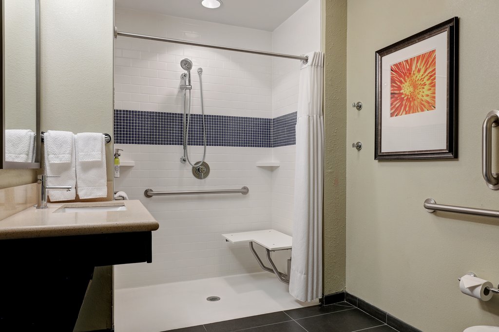 Staybridge Suites Washington D.C.- Greenbelt Room Type - 1 King 1 Bedroom Suite Comm Accessible Roll Shower