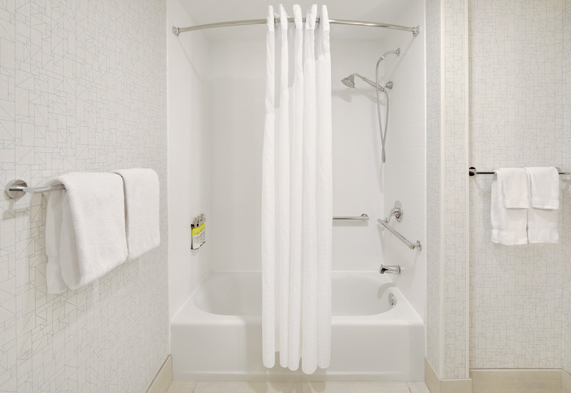 HOLIDAY INN EXP STES TILTON