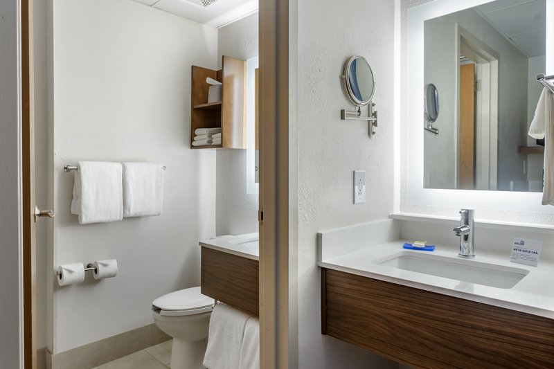 HOLIDAY INN EXP – CENTRAL