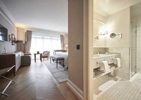 Superior Deluxe Room Bathroom