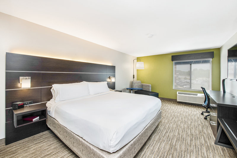 Holiday Inn Express & Suites Delafield