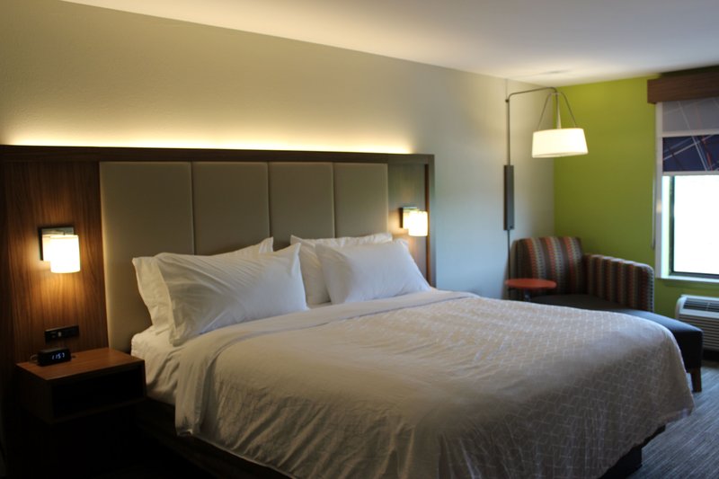 HOLIDAY INN EXP FOREST CITY