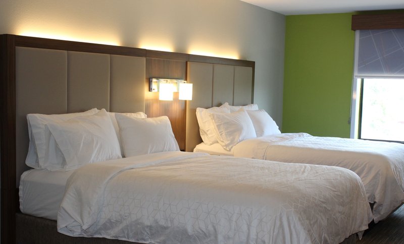 2 QUEEN BEDS NONSMOKING
