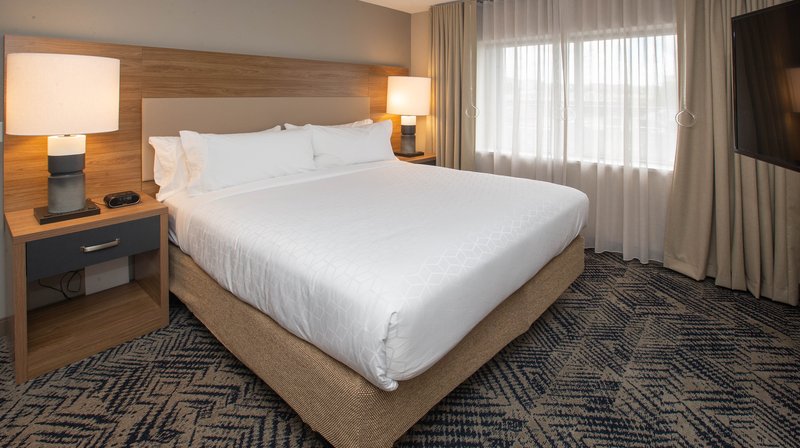 1 KING BED STUDIO SUITE NON SMOKING