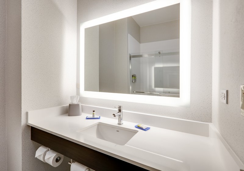 HOLIDAY INN EXP STES CLEBURNE