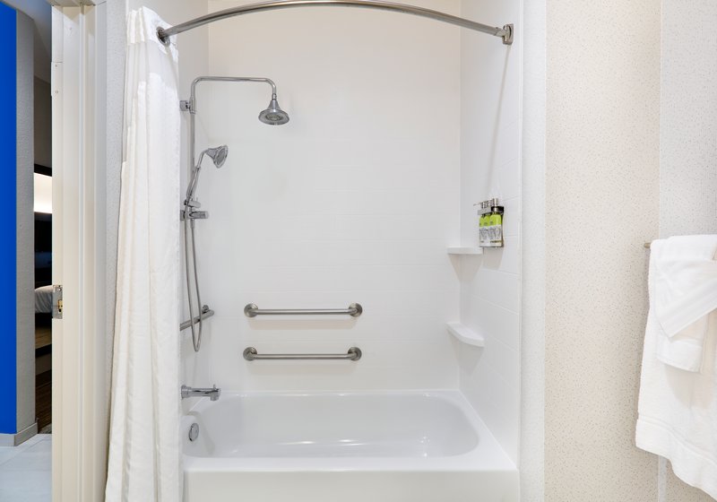 2 BED HEAR MOBILITY ACCESSIBLE TUB NOSMK