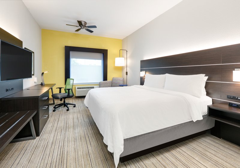 HOLIDAY INN EXP STES CLEBURNE