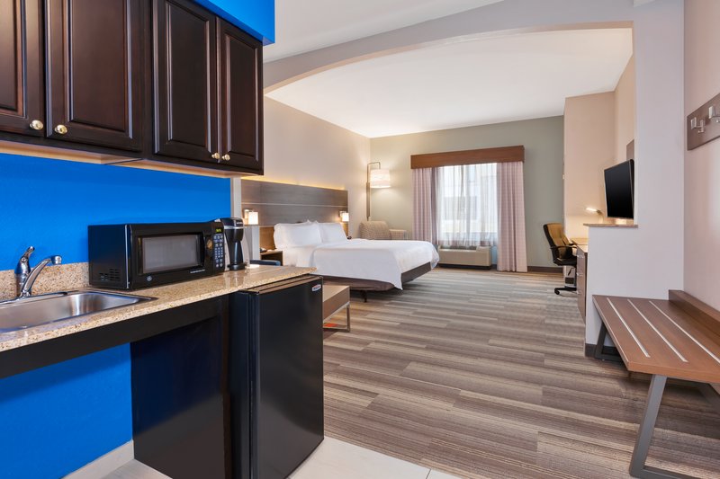 HOLIDAY INN EXPRESS & SUITES WARMINSTER/DOYLESTOWN