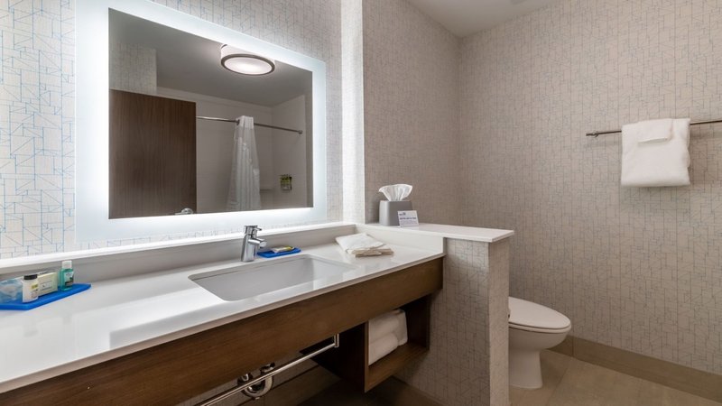 Holiday Inn Express and Suites Marion