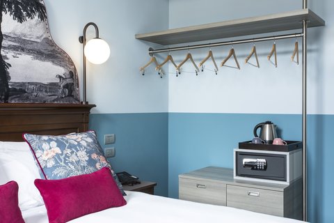 Details Std room with terrace. Decorative pillows & items removed