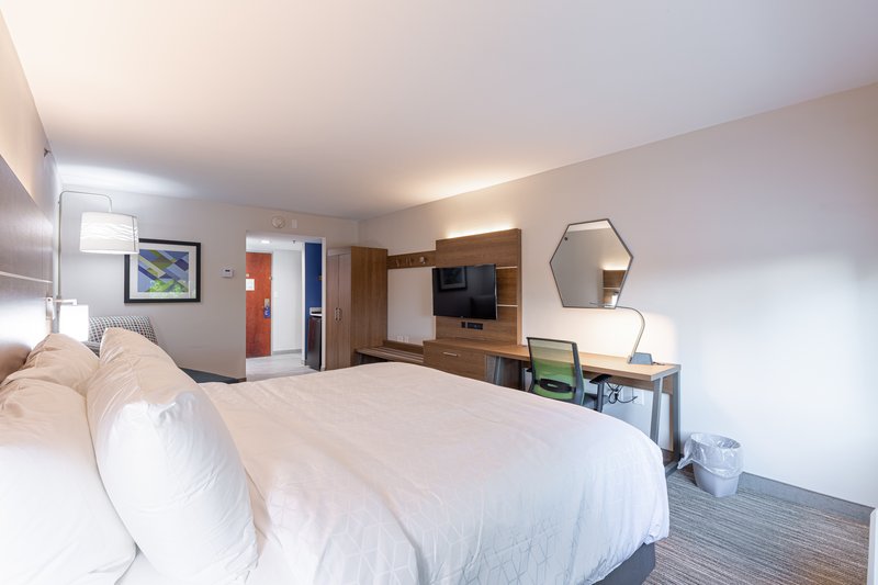 Holiday Inn Express and Suites Arlington North – Stadium Area
