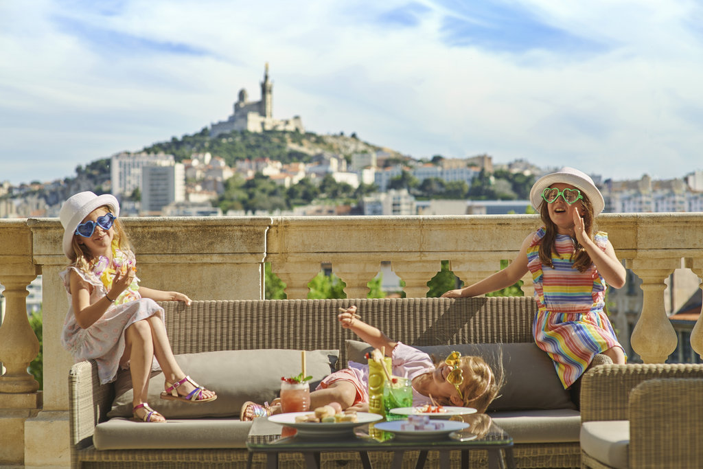 InterContinental MARSEILLE - HOTEL DIEU Room Type - 1 King Junior Suite La Bonne Mere View