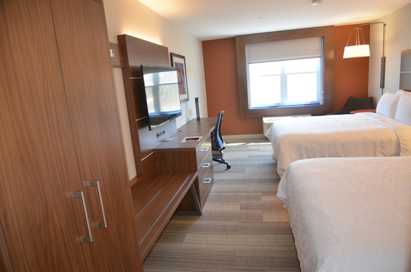 2 QUEEN BEDS NONSMOKING