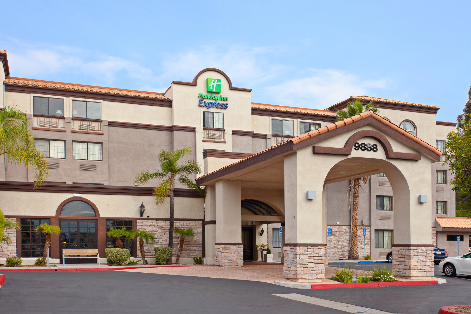 Welcome to the Holiday Inn Express located near MCAS Miramar. 