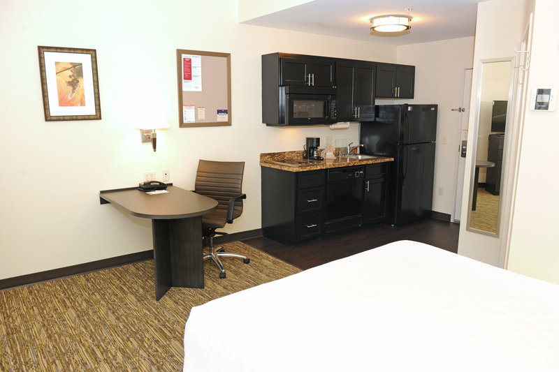 STUDIO SUITE 1 QUEEN BED NONSMOKING