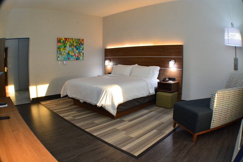 HOLIDAY INN EXP STES SEGUIN