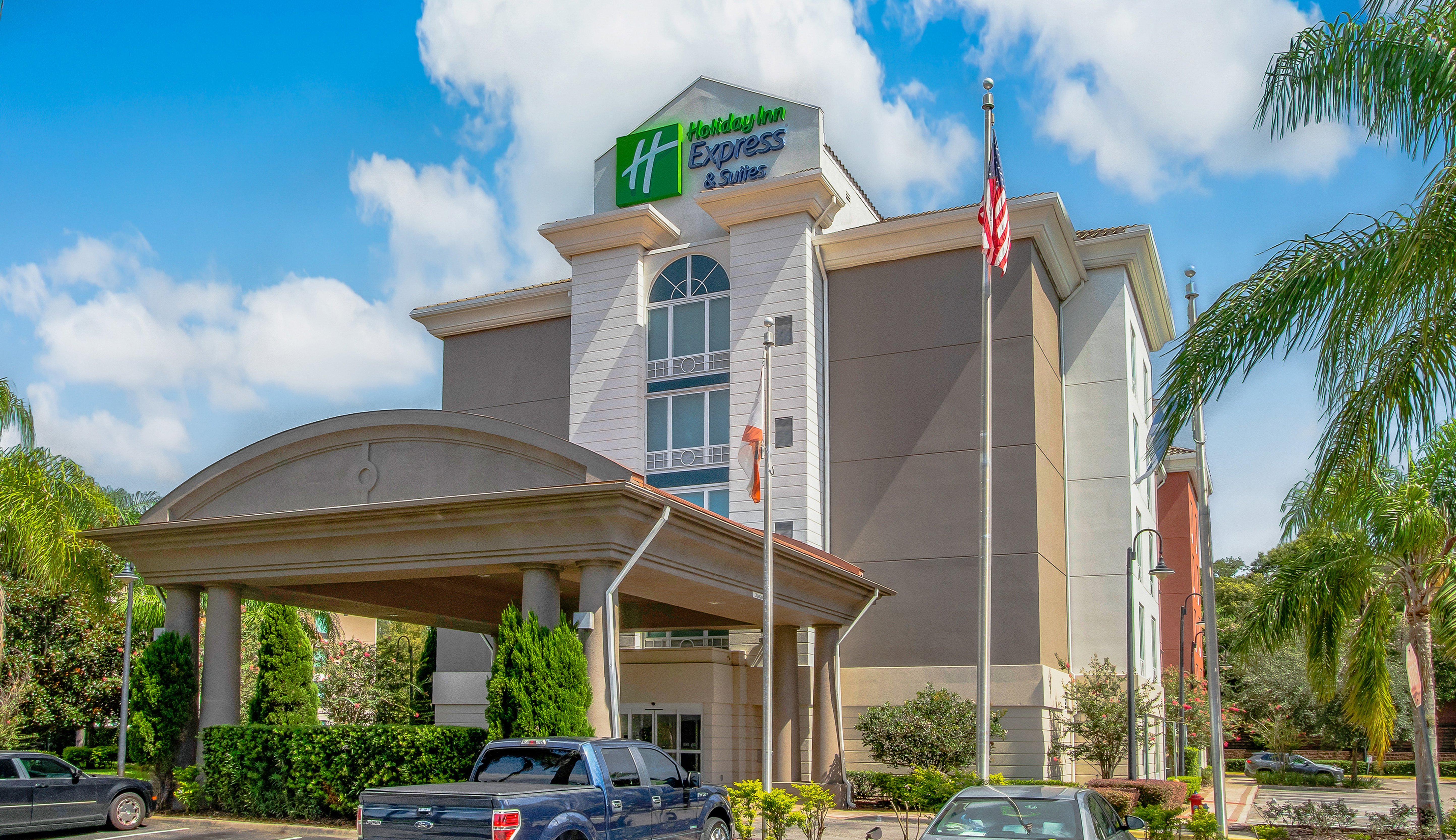 Holiday Inn Express Hotel & Suites