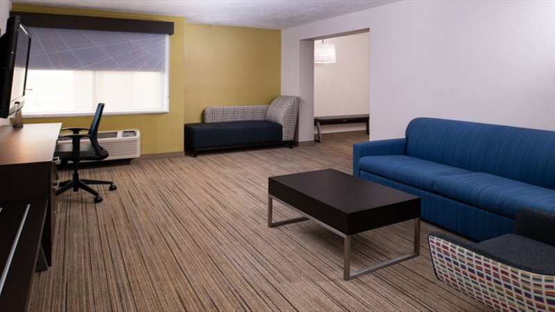 HOLIDAY INN EXPRESS WEST