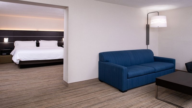 HOLIDAY INN EXPRESS WEST