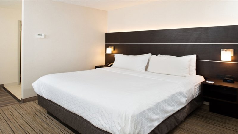 1 KING BED LEISURE NONSMOKING