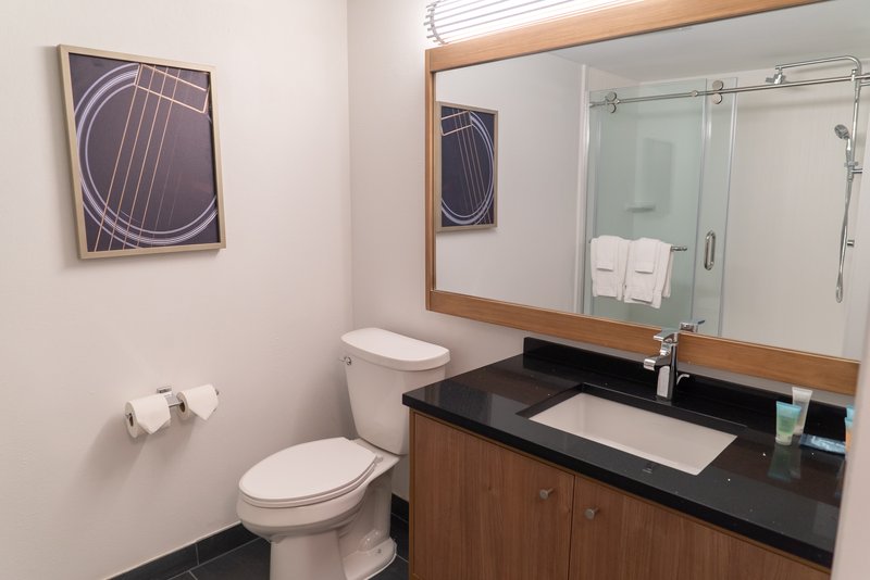 HOLIDAY INN EXPRESS DOWNTOWN