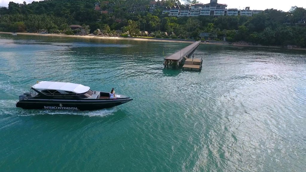 The airport transfer by speedboat is one of service we provide.