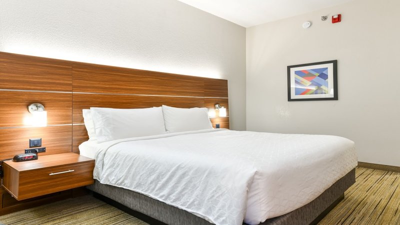 HOLIDAY INN EXPRESS AND SUITES PIGE