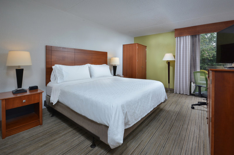 1 KING BED NONSMOKING