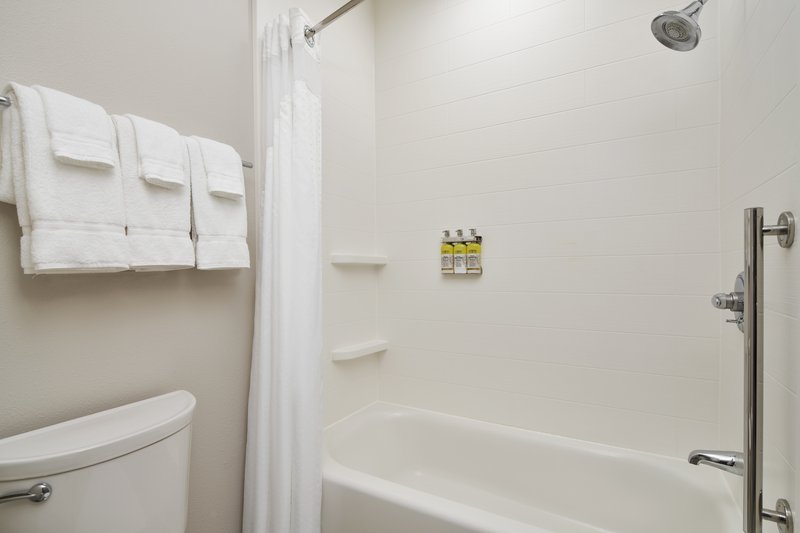 Holiday Inn Express – Military Building 6007