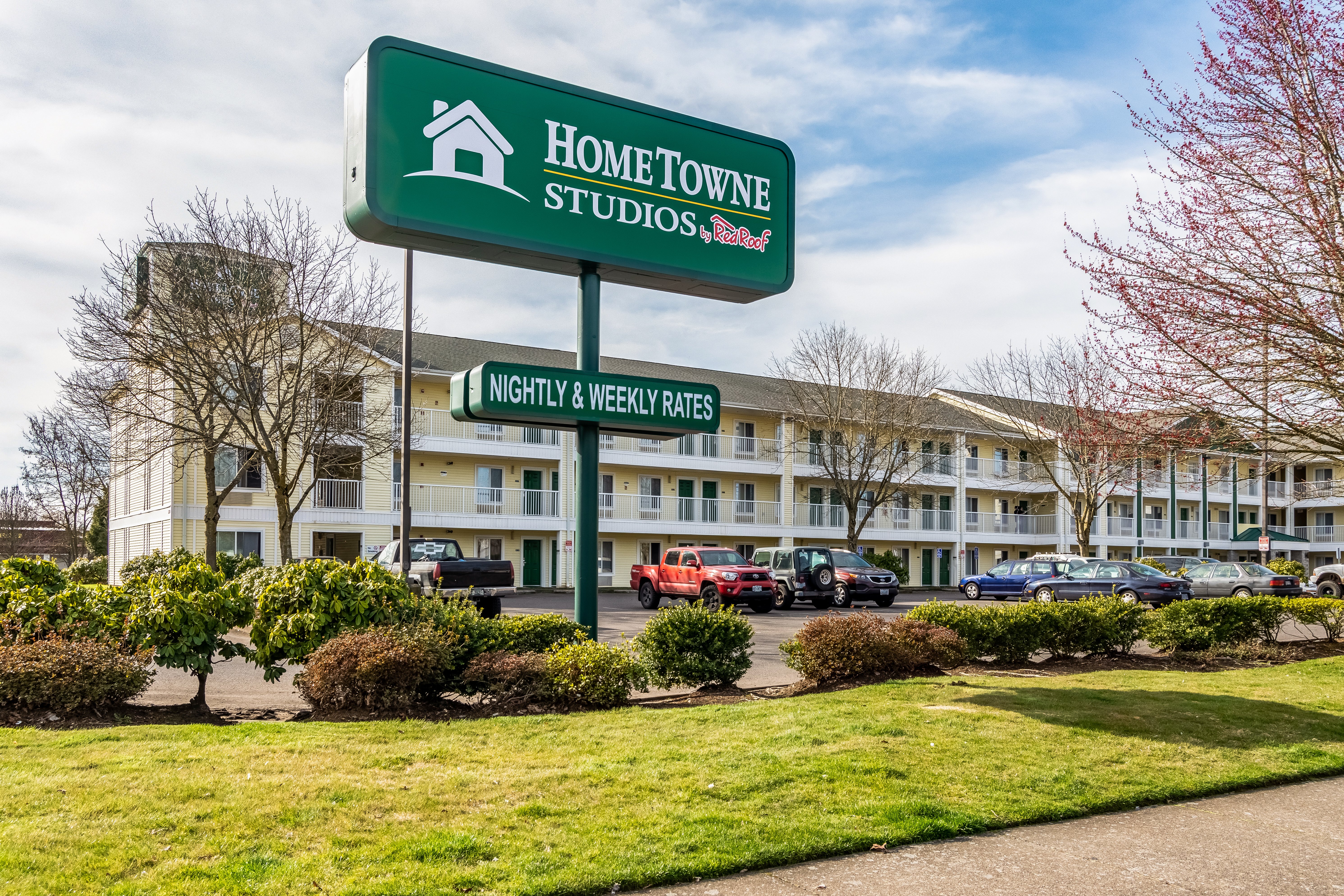 HomeTowne Studios Eugene - Springfield