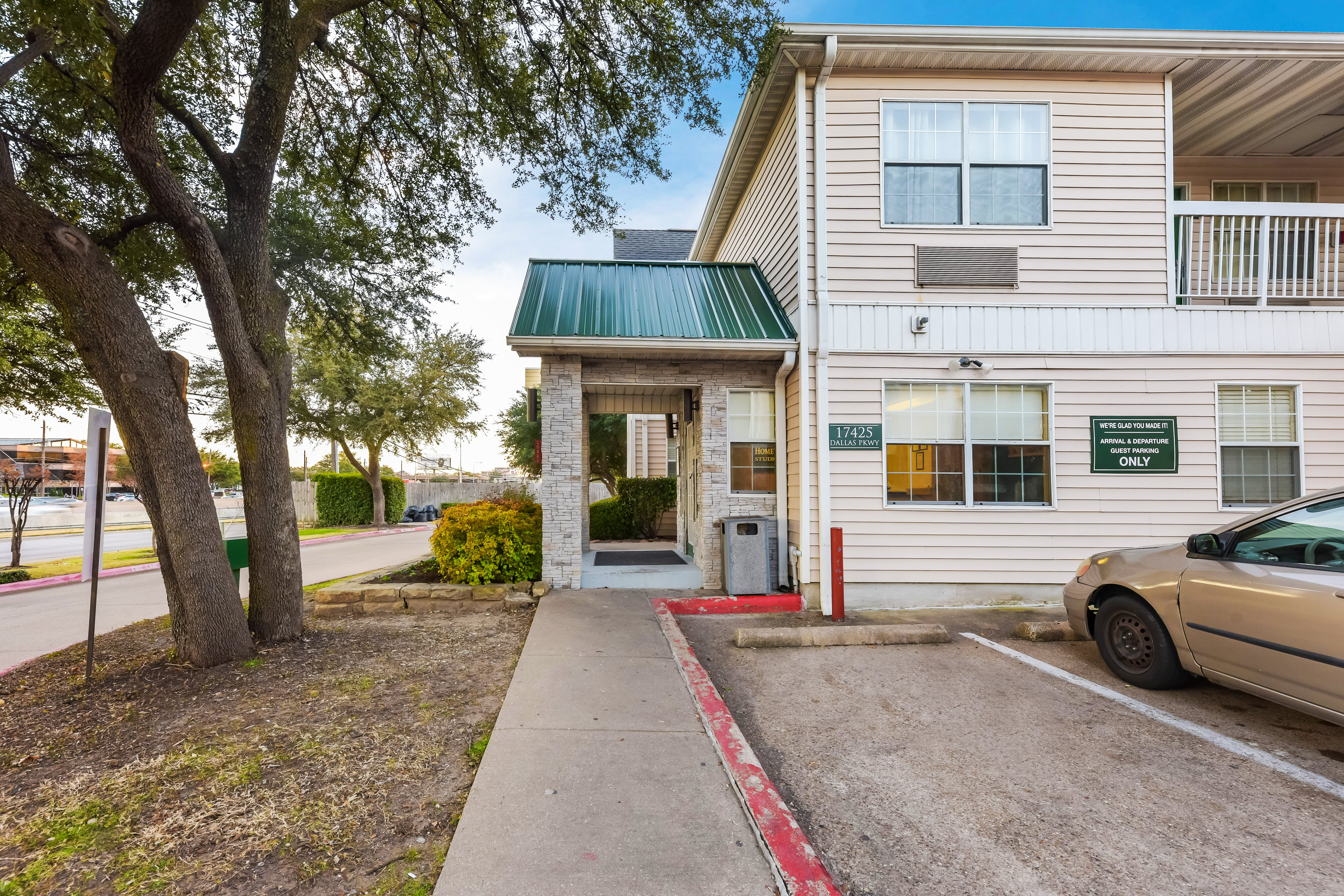 Hometowne Studios Dallas North Addison