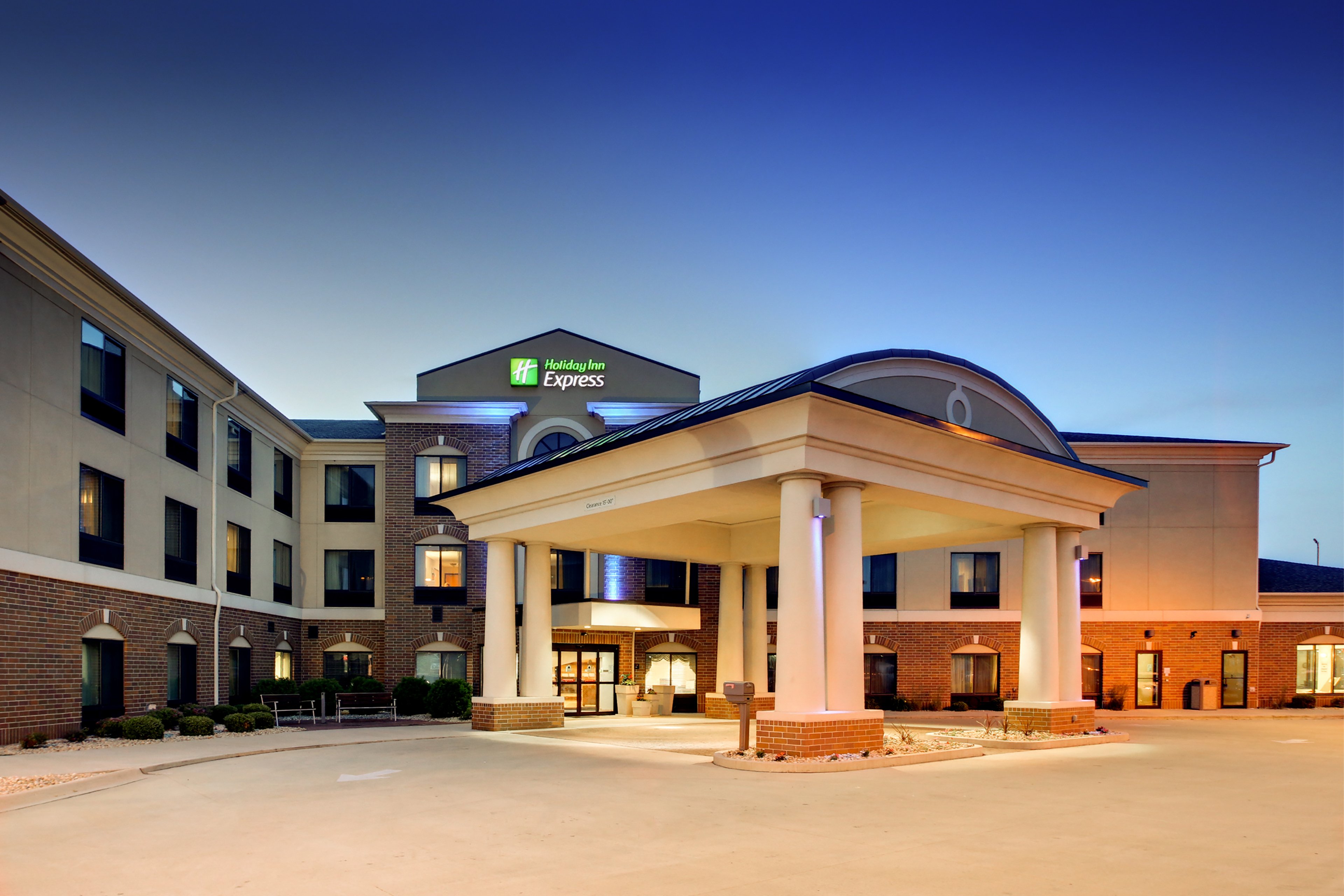 Holiday Inn Express Hotel & Suites Peru
