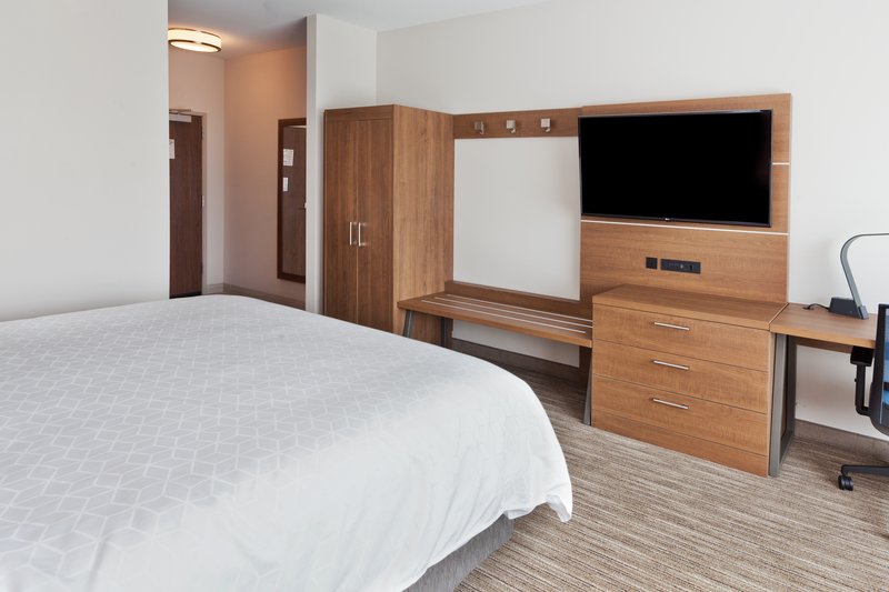 Holiday Inn Express and Suites Fayetteville