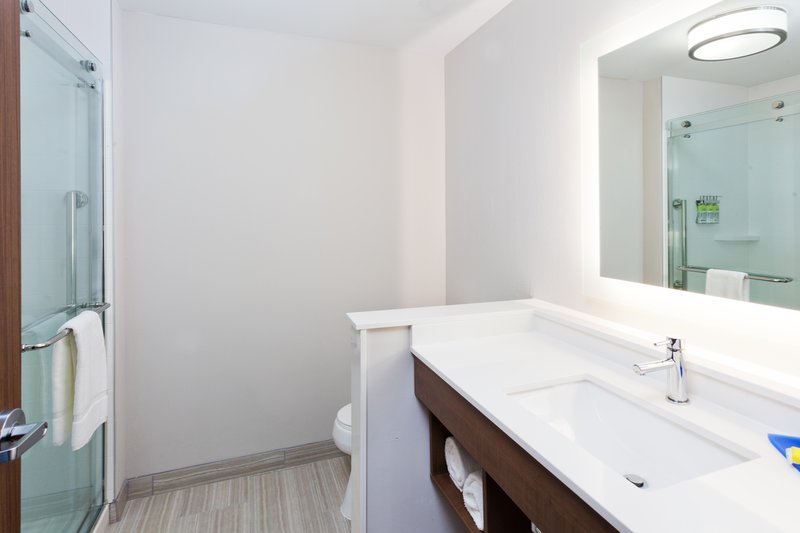 Holiday Inn Express and Suites Fayetteville